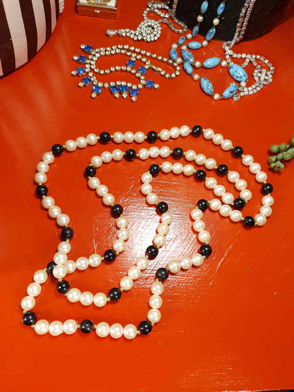 Vintage 1980s White Black Faux Pearl Long Necklace