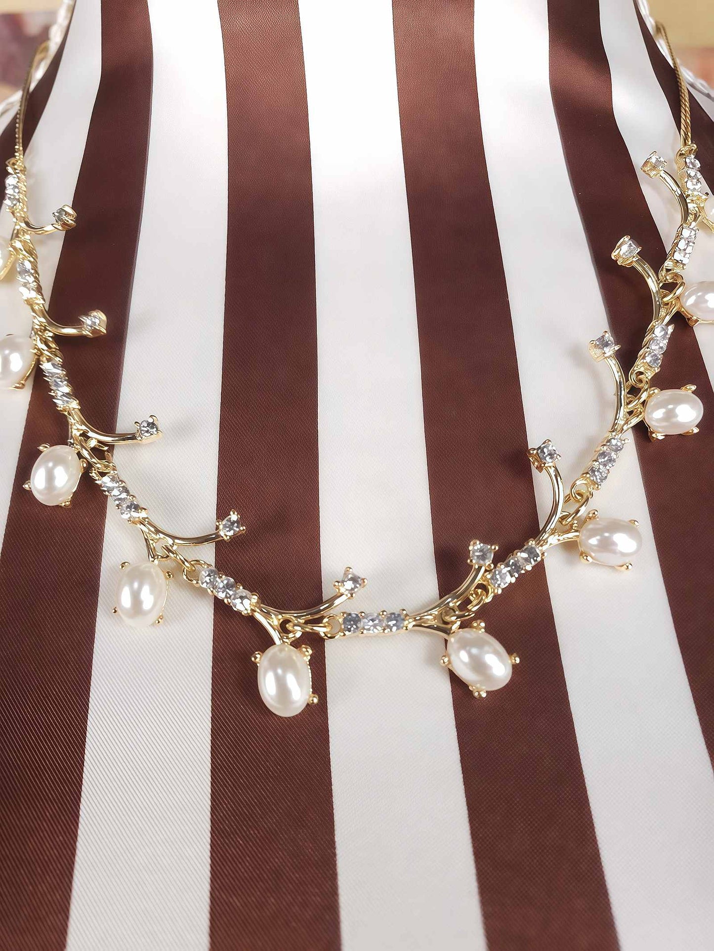Vintage 1980s White Glass Pearl Rhinestone Necklace Gold-Tone