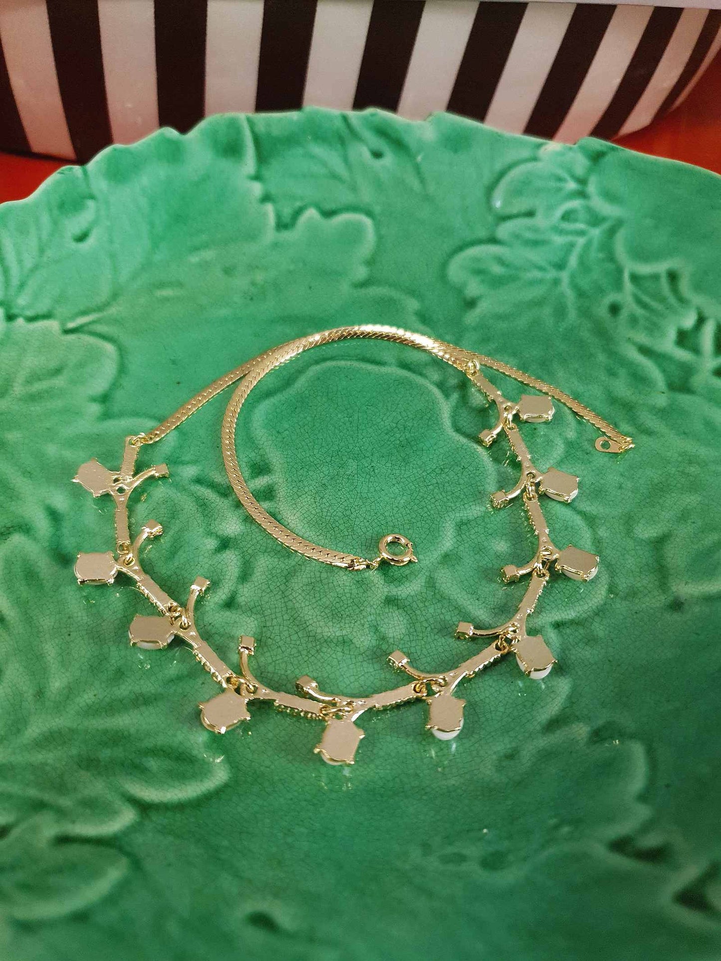 Vintage 1980s White Glass Pearl Rhinestone Necklace Gold-Tone