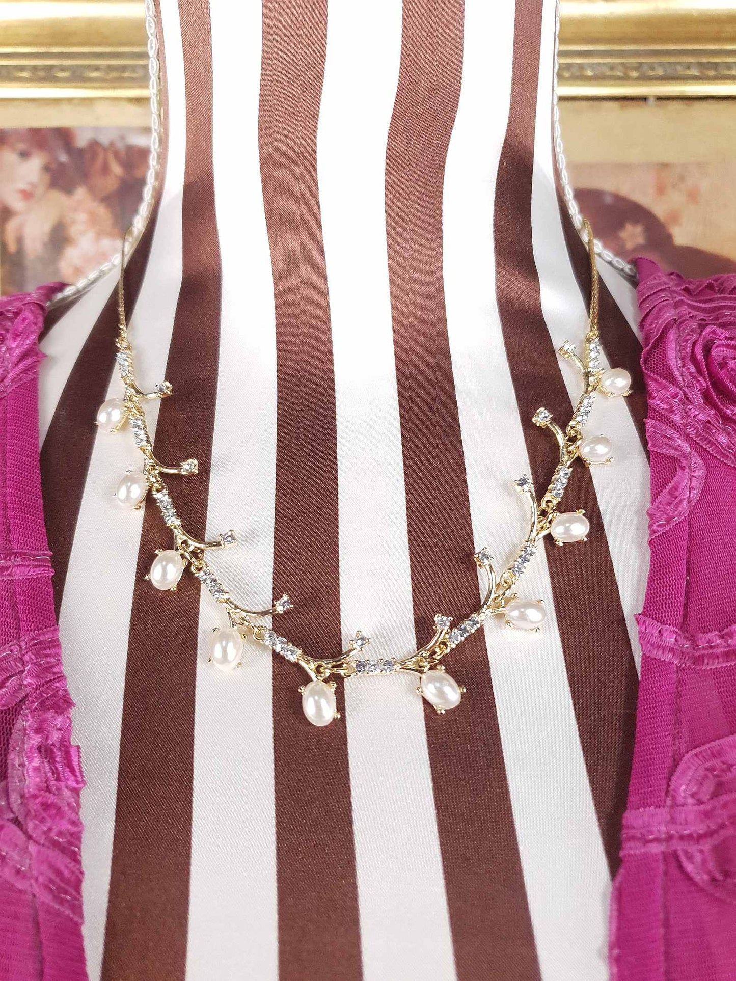 Vintage 1980s White Glass Pearl Rhinestone Necklace Gold-Tone