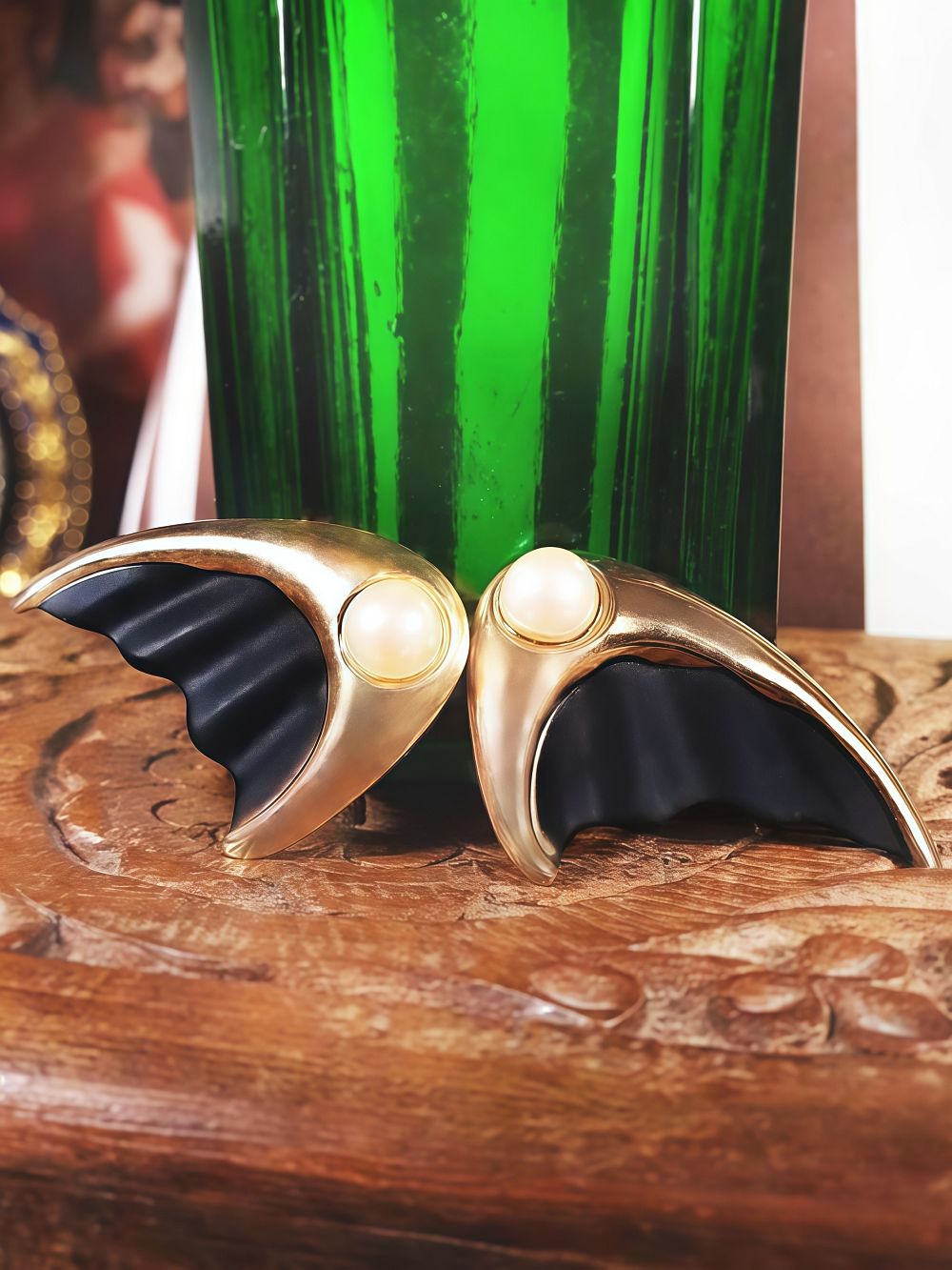 Vintage 1960s Faux Pearl Earrings Retro Gold Tone Black Wavy