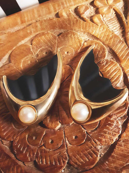 Vintage 1960s Faux Pearl Earrings Retro Gold Tone Black Wavy