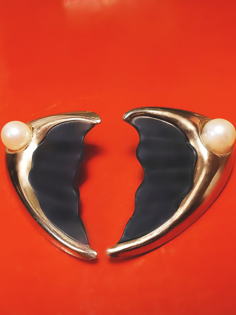 Vintage 1960s Faux Pearl Earrings Retro Gold Tone Black Wavy