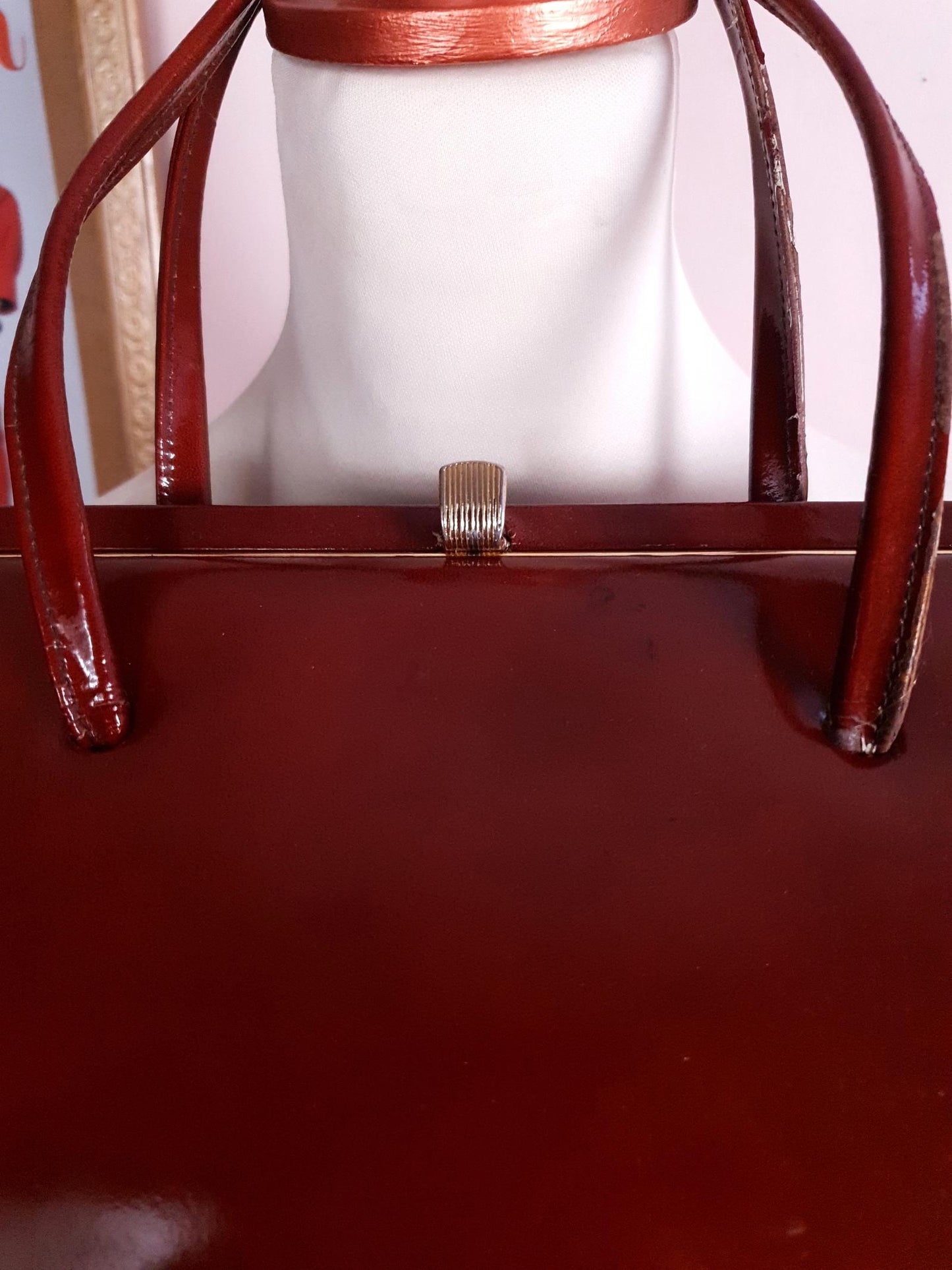 Divine 1950s Vintage Glossy Chestnut Patent Leather Handbag