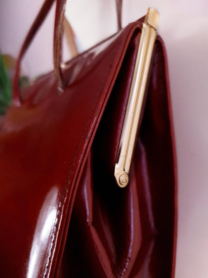 Divine 1950s Vintage Glossy Chestnut Patent Leather Handbag