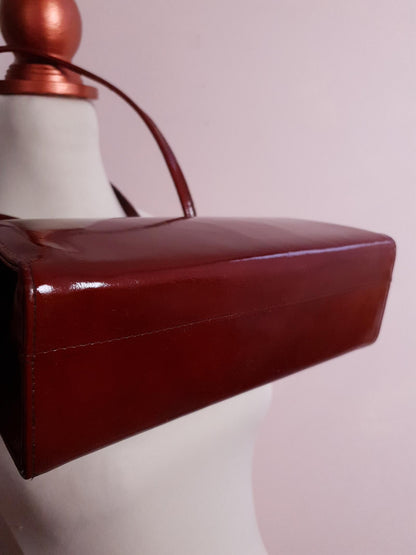 Divine 1950s Vintage Glossy Chestnut Patent Leather Handbag