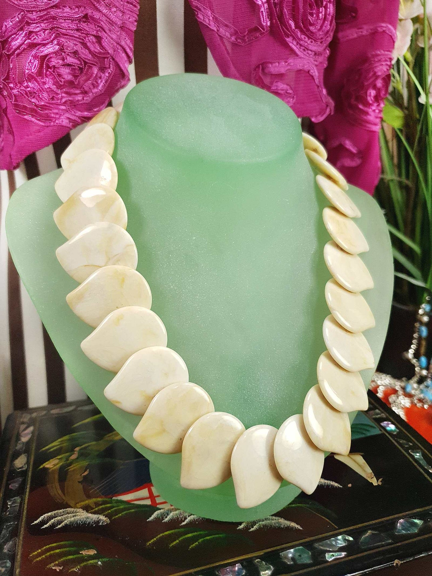 Vintage 1950s Cream Lucite Petal Necklace Choker Mid-Century Modern Retro MCM