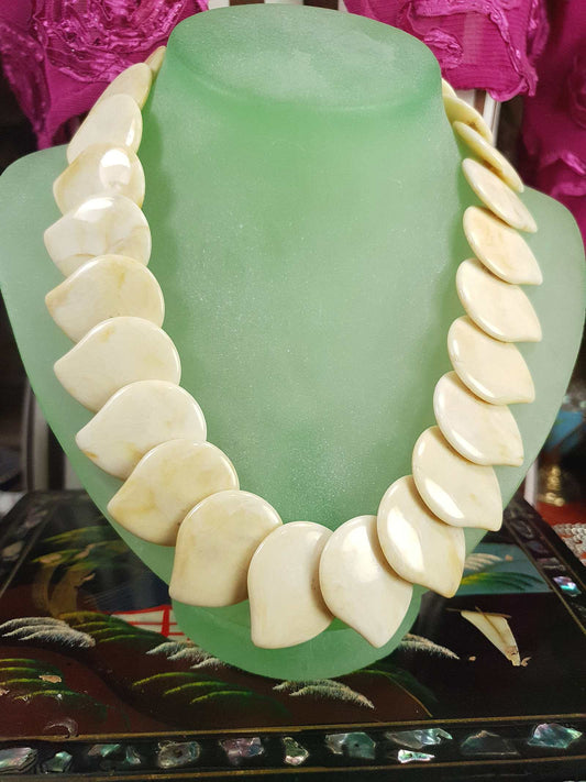 Vintage 1950s Cream Lucite Petal Necklace Choker Mid-Century Modern Retro MCM