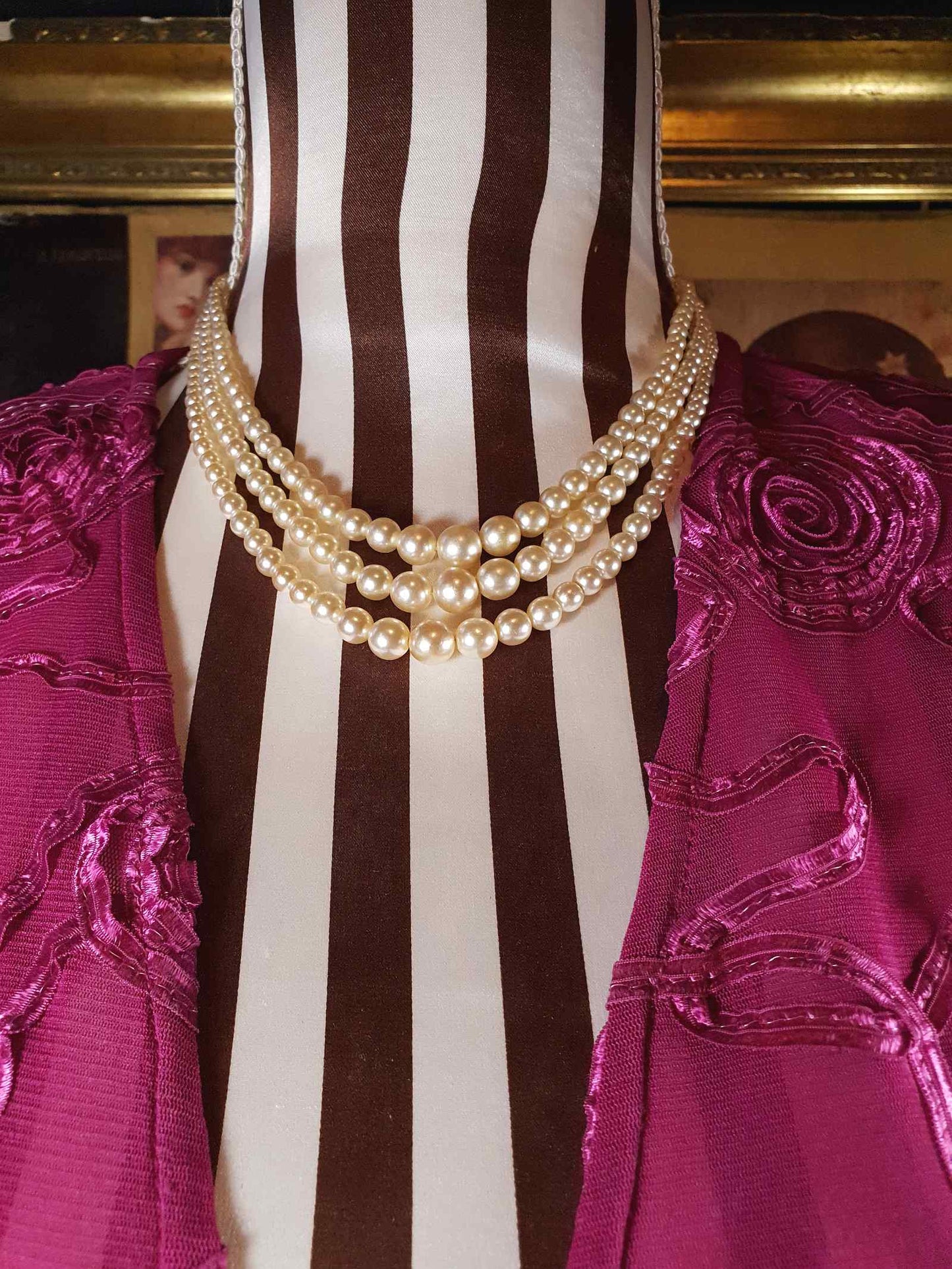 Vintage 1950s Pearl Necklace 17" Three Strand Graduated Cream Pearls