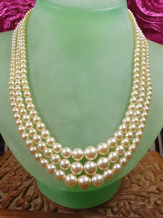 Vintage 1950s Pearl Necklace 17" Three Strand Graduated Cream Pearls