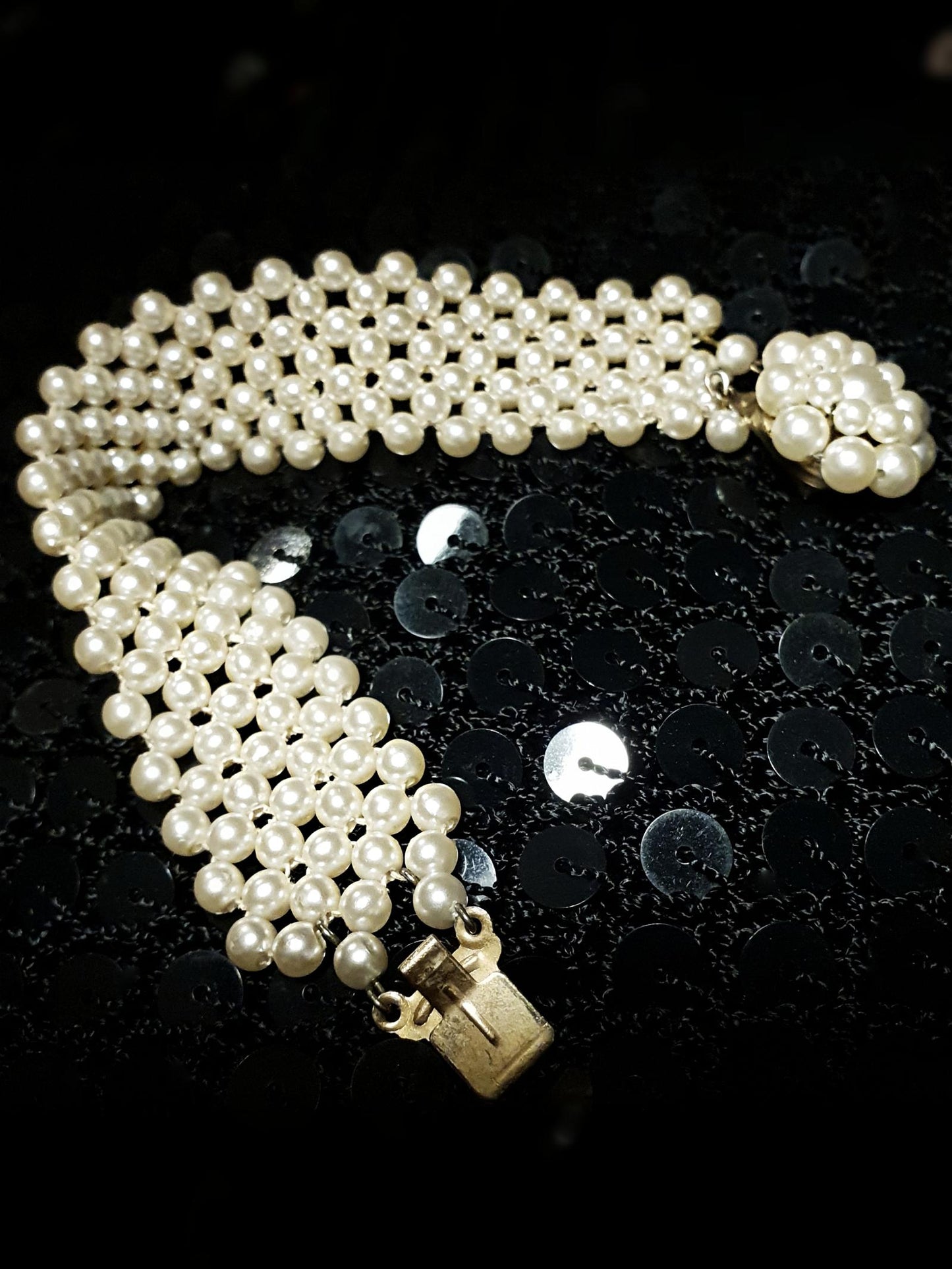 Gorgeous Vintage 1960s Faux Cream Pearl Bracelet