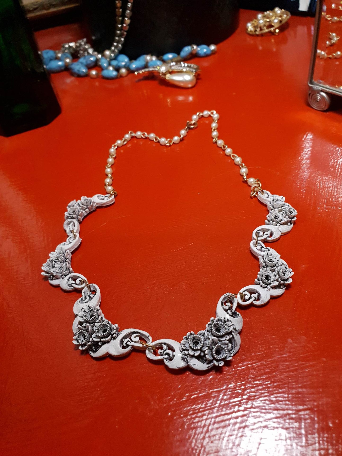 Vintage 1960s Carved Resin Necklace 17" White Floral Faux Pearl Gold Tone RARE