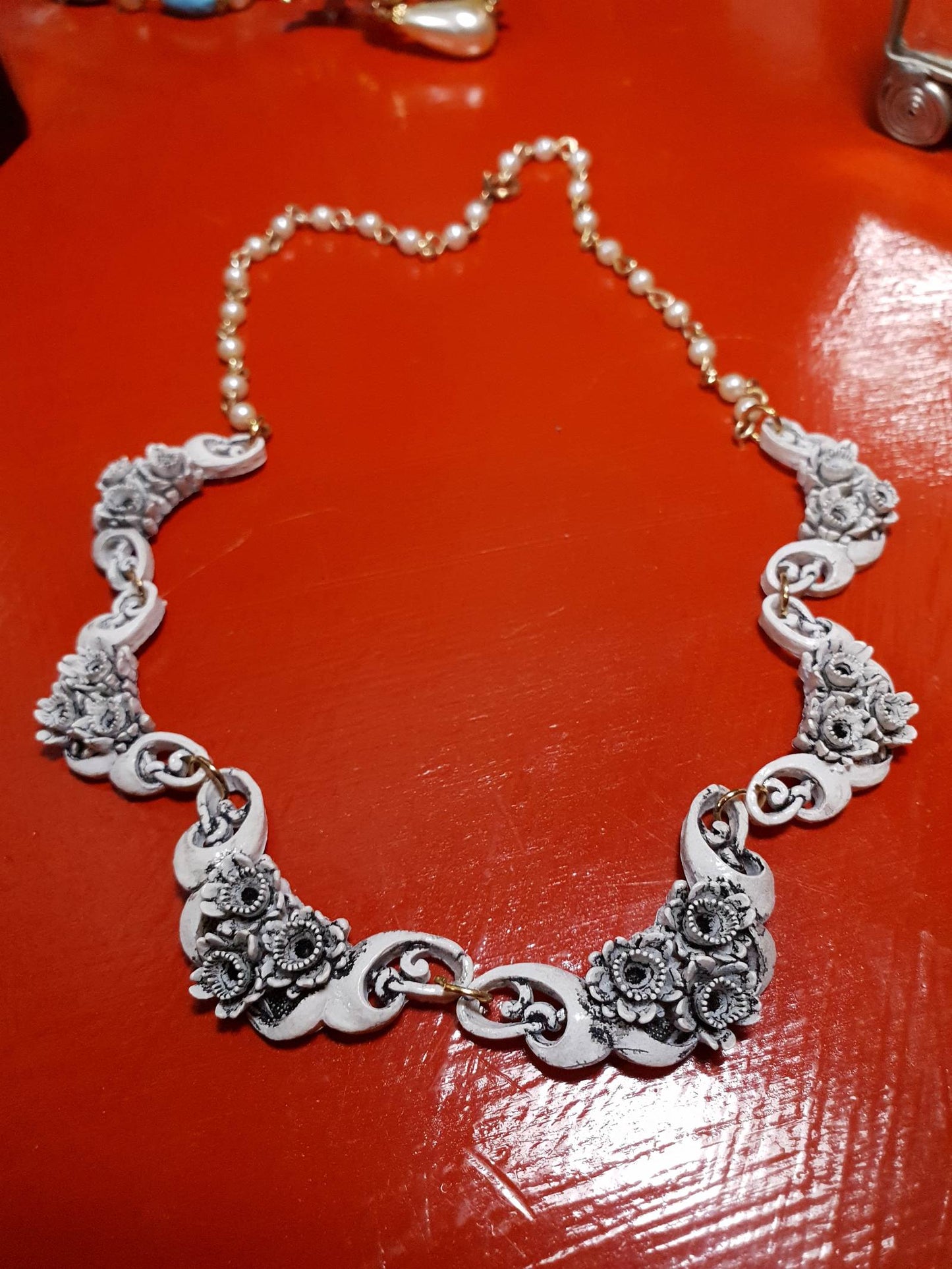 Vintage 1960s Carved Resin Necklace 17" White Floral Faux Pearl Gold Tone RARE