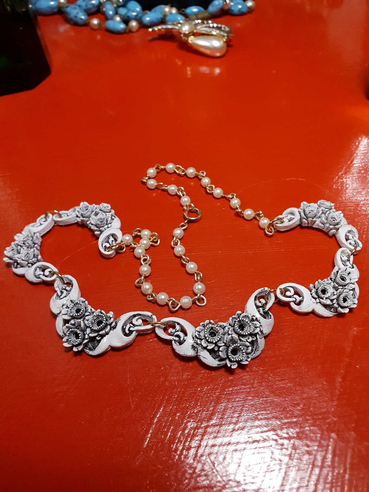 Vintage 1960s Carved Resin Necklace 17" White Floral Faux Pearl Gold Tone RARE
