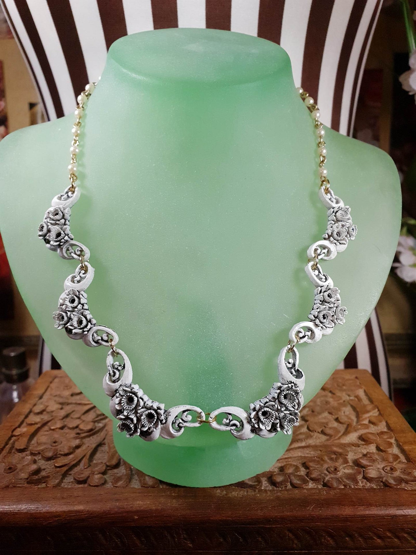 Vintage 1960s Carved Resin Necklace 17" White Floral Faux Pearl Gold Tone RARE