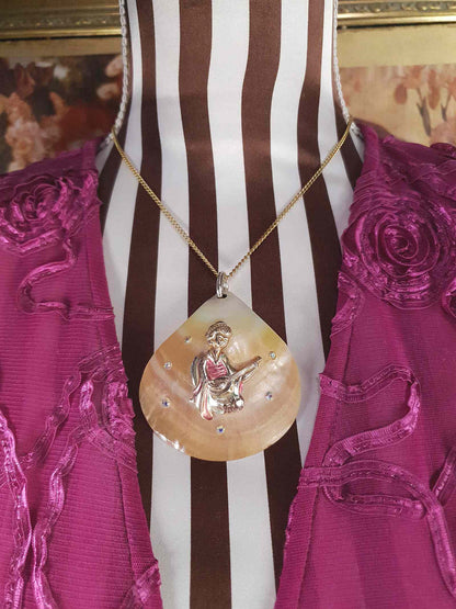 Vintage 1960s Mother-of-Pearl Japanese Necklace Pendant Geisha Japan