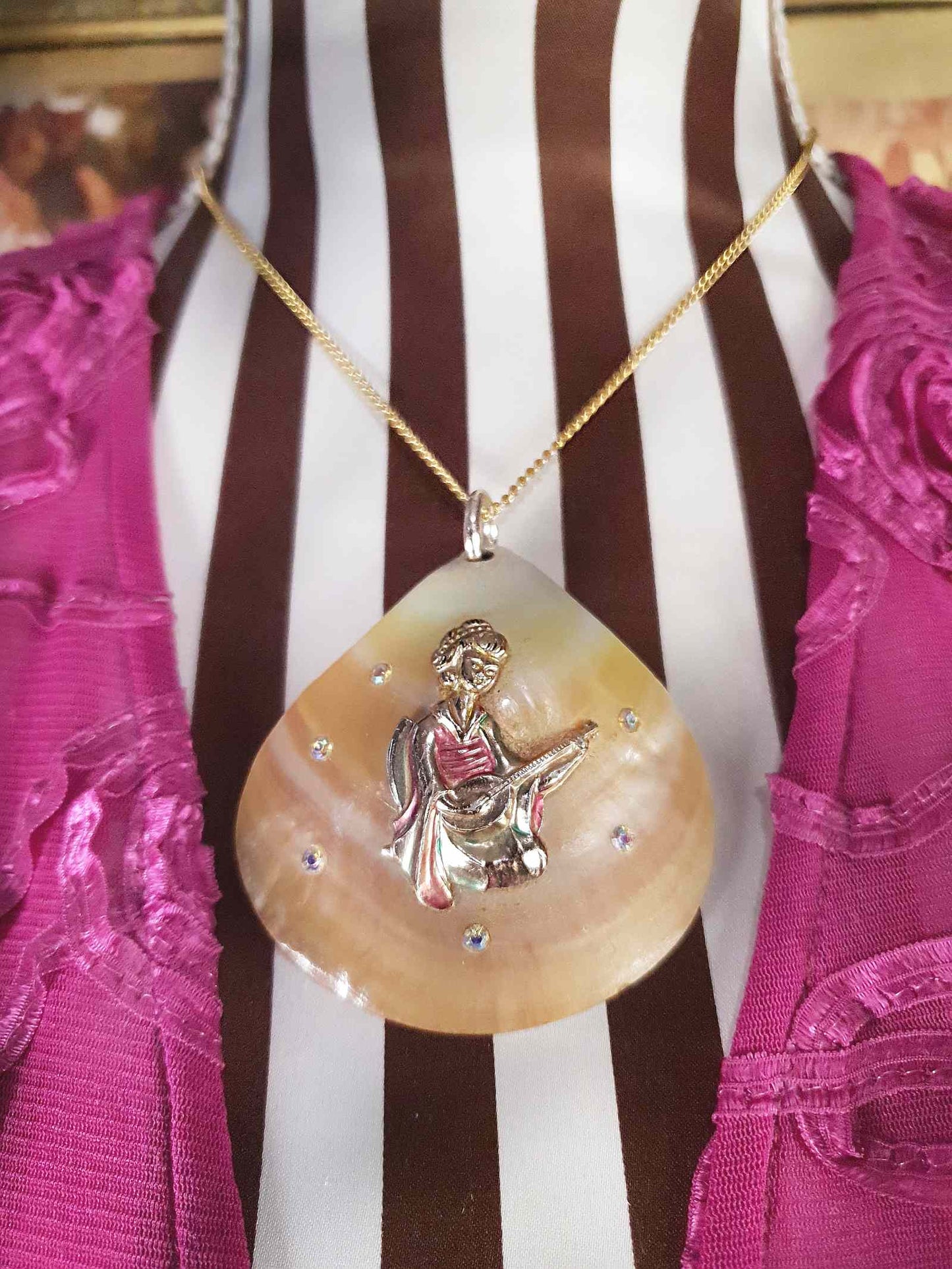 Vintage 1960s Mother-of-Pearl Japanese Necklace Pendant Geisha Japan