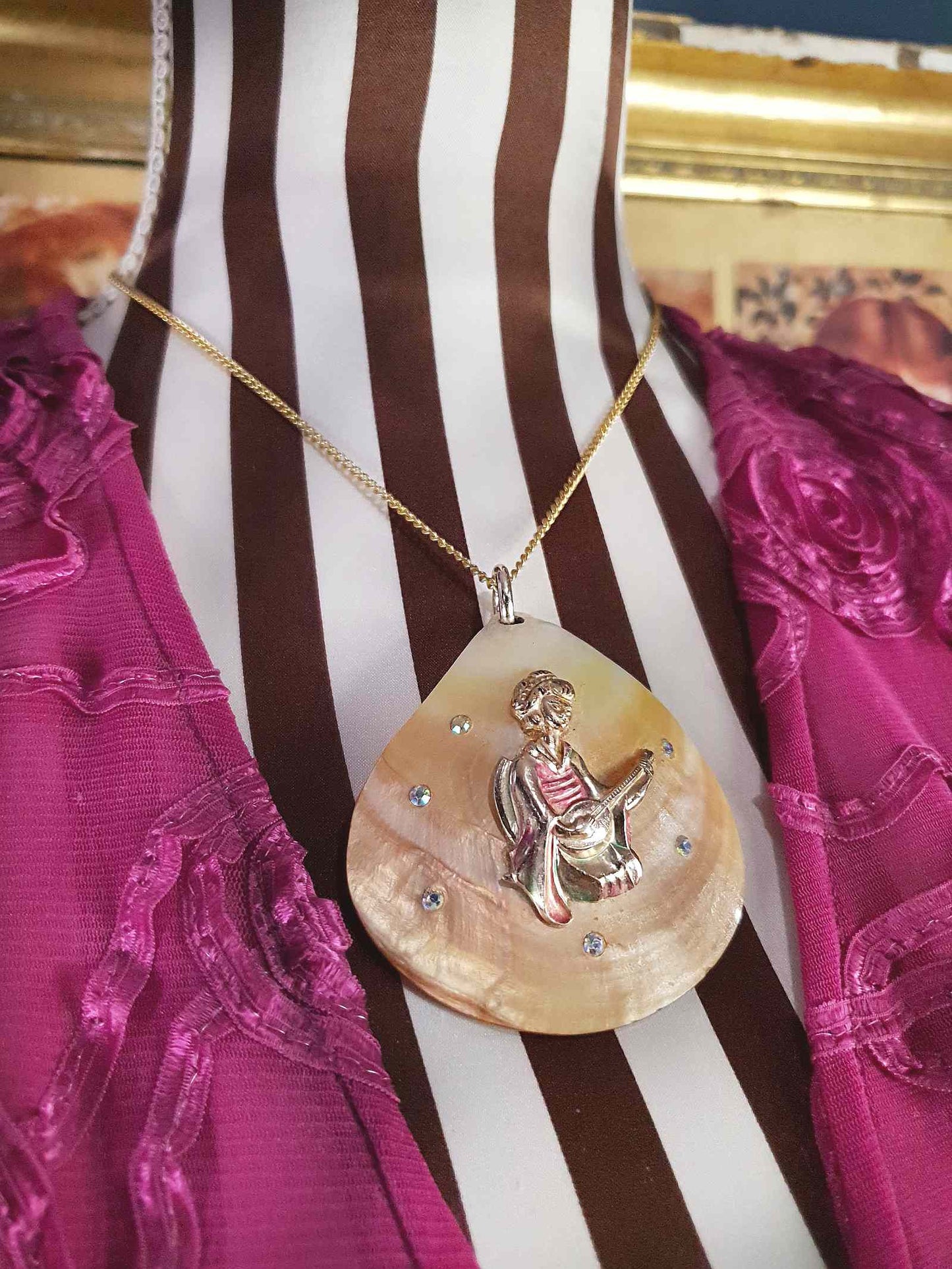 Vintage 1960s Mother-of-Pearl Japanese Necklace Pendant Geisha Japan