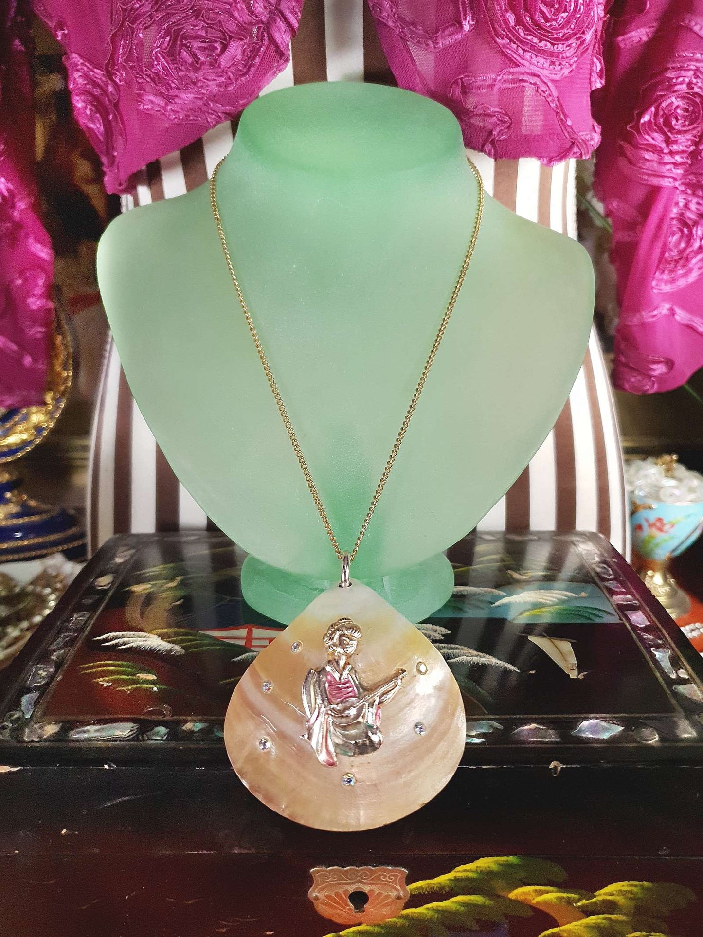 Vintage 1960s Mother-of-Pearl Japanese Necklace Pendant Geisha Japan