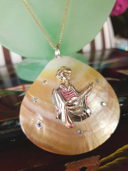 Vintage 1960s Mother-of-Pearl Japanese Necklace Pendant Geisha Japan