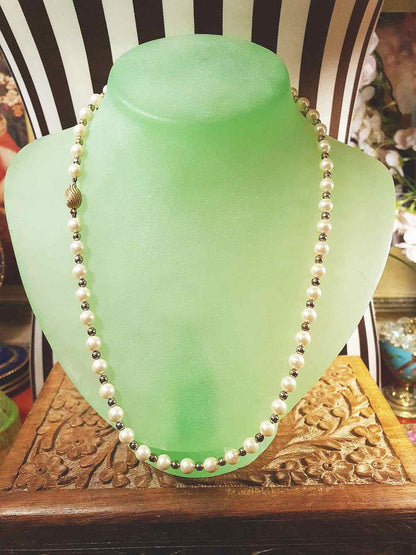 Vintage 1960s White Glass Pearl Necklace 18" Pearls Retro