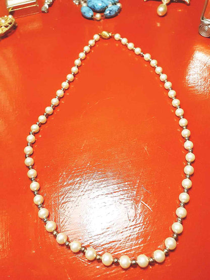 Vintage 1960s White Glass Pearl Necklace 18" Pearls Retro
