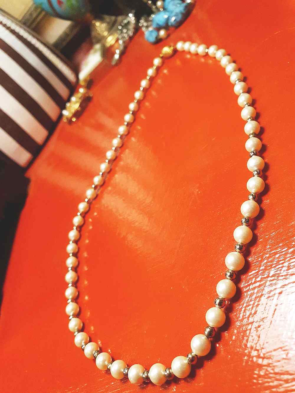 Vintage 1960s White Glass Pearl Necklace 18" Pearls Retro