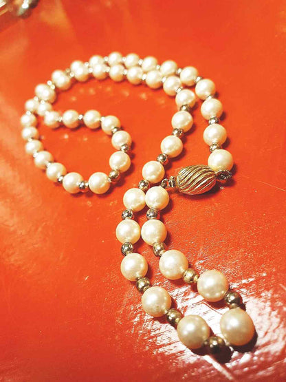 Vintage 1960s White Glass Pearl Necklace 18" Pearls Retro