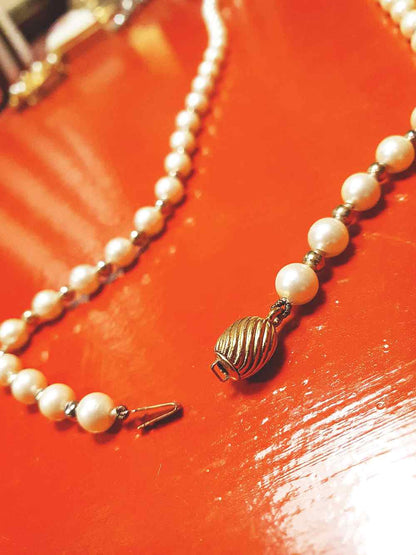 Vintage 1960s White Glass Pearl Necklace 18" Pearls Retro