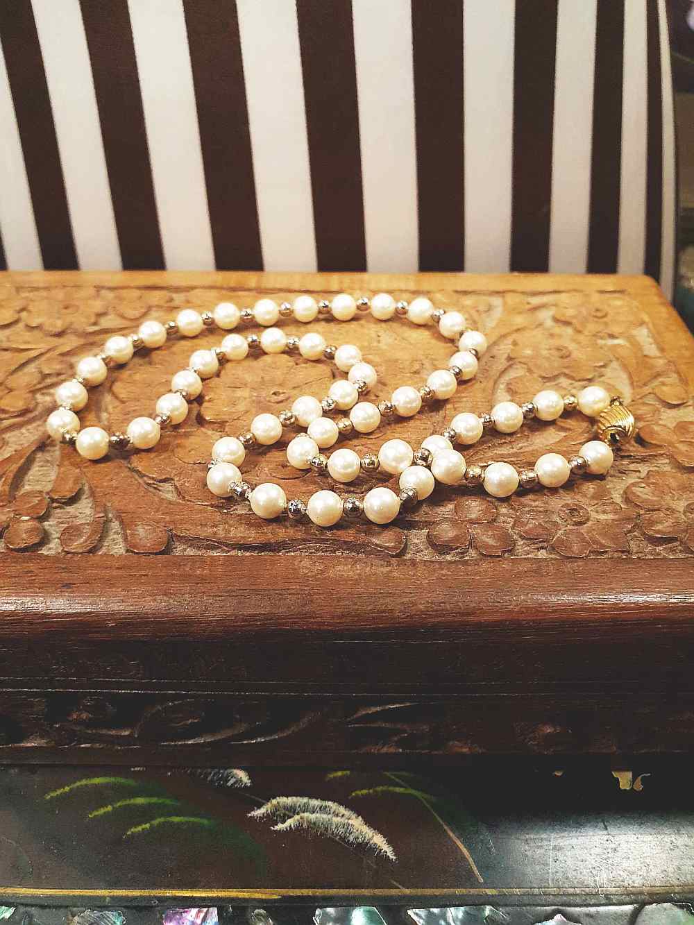 Vintage 1960s White Glass Pearl Necklace 18" Pearls Retro