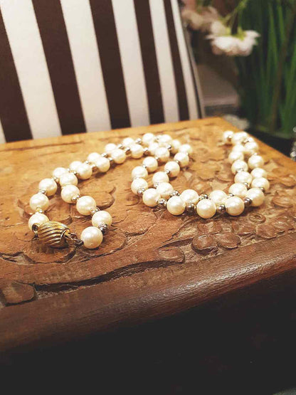 Vintage 1960s White Glass Pearl Necklace 18" Pearls Retro