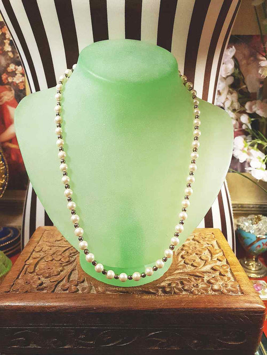 Vintage 1960s White Glass Pearl Necklace 18" Pearls Retro