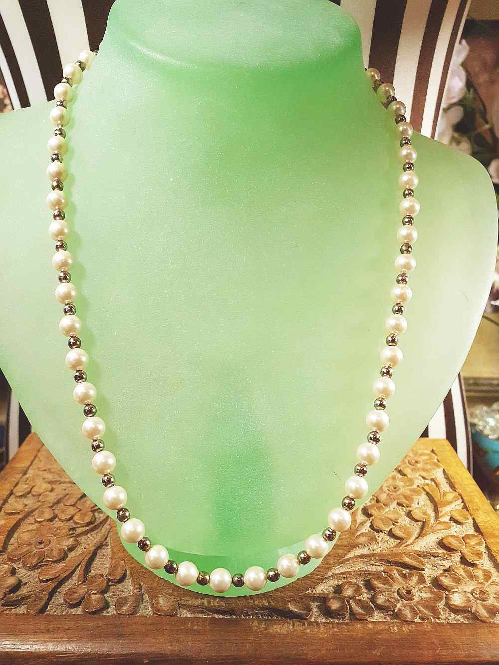 Vintage 1960s White Glass Pearl Necklace 18" Pearls Retro