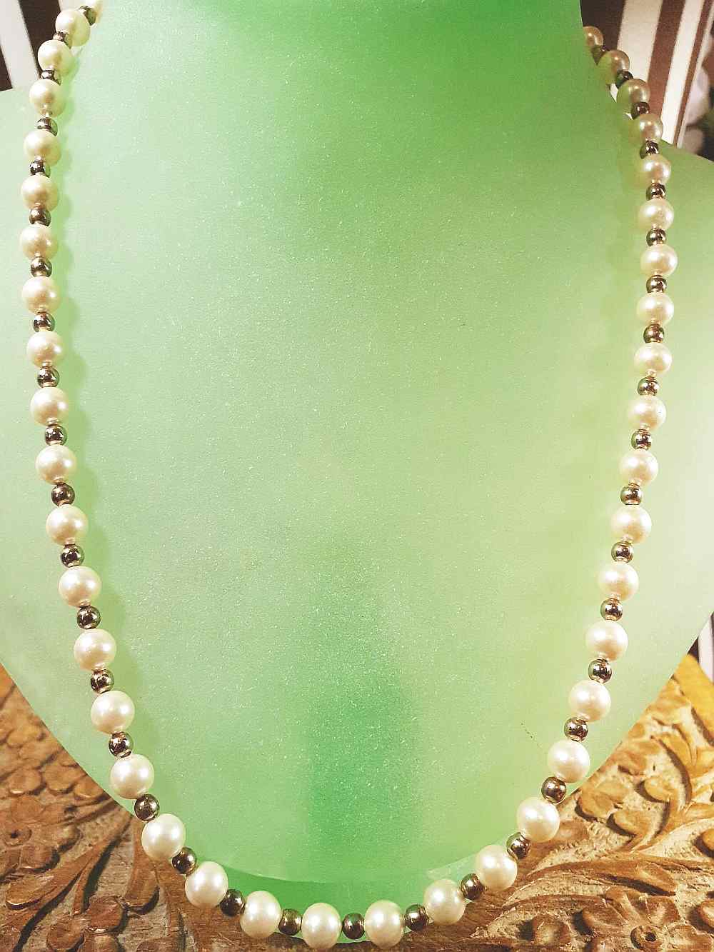 Vintage 1960s White Glass Pearl Necklace 18" Pearls Retro