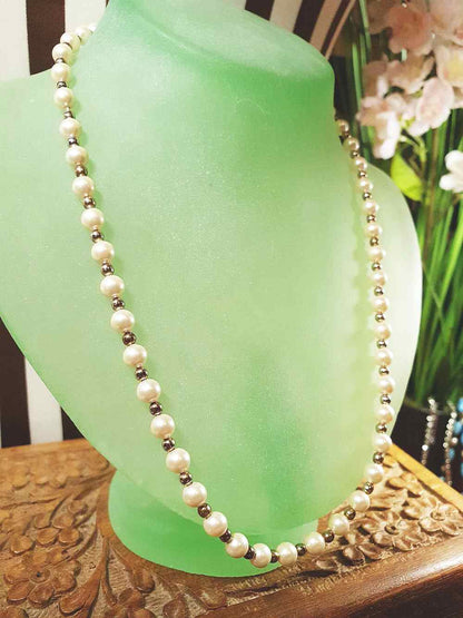 Vintage 1960s White Glass Pearl Necklace 18" Pearls Retro