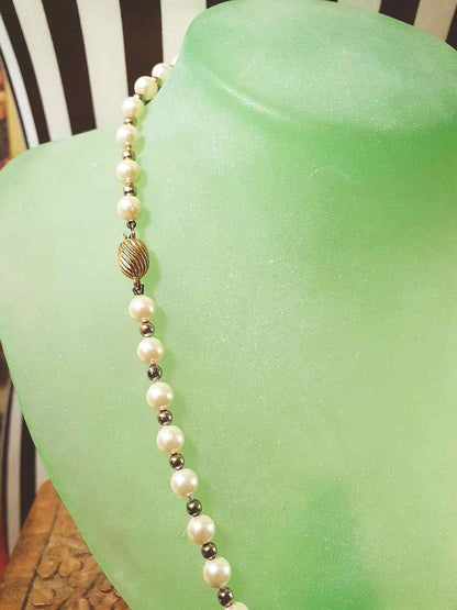 Vintage 1960s White Glass Pearl Necklace 18" Pearls Retro