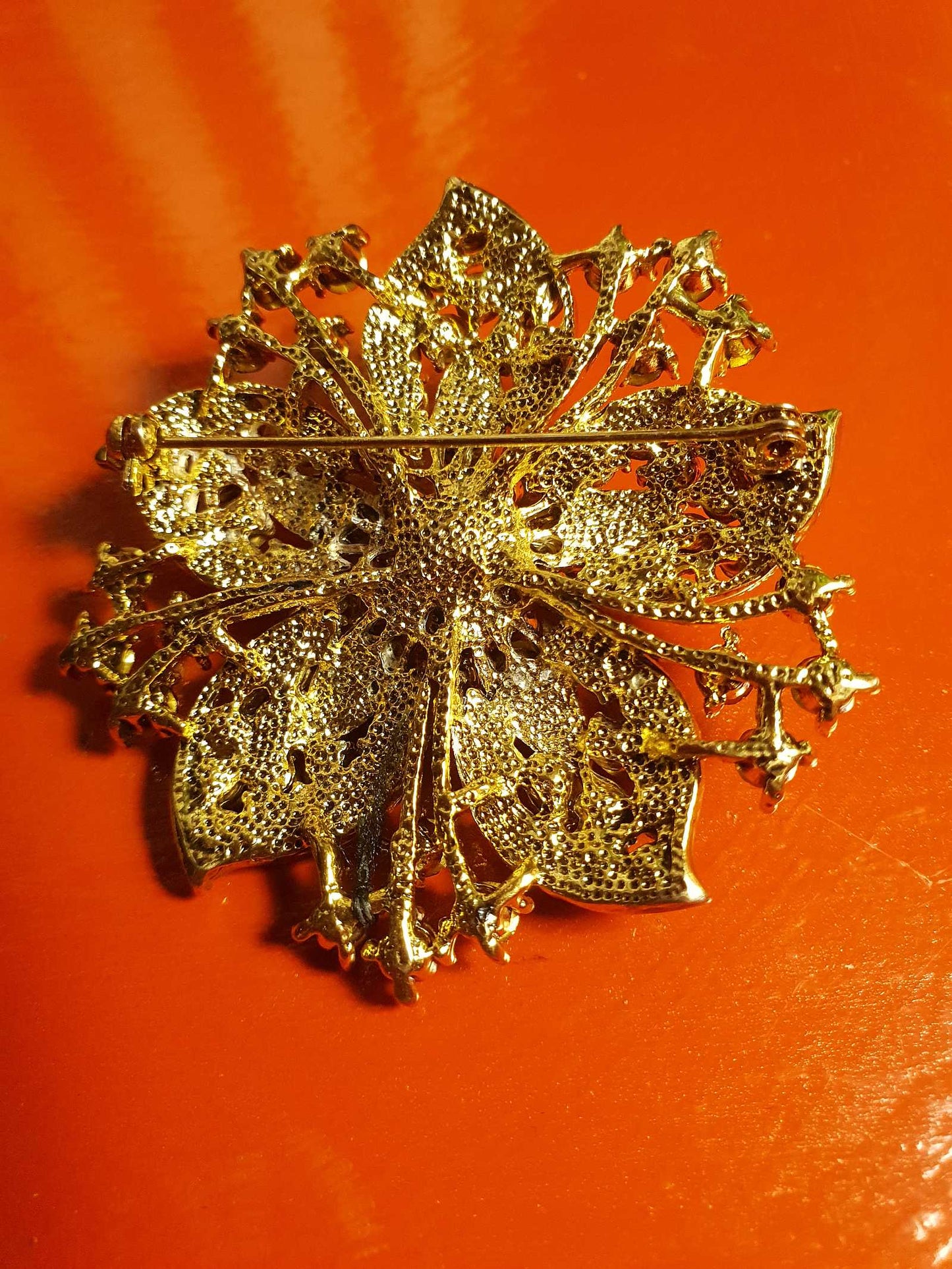 Pre-owned Purple Rhinestone Brooch Flower Gold Tone Diamante