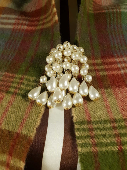 Vintage 1960s White Faux Pearl Chandelier Brooch Cascading Waterfall Gold Tone Pin