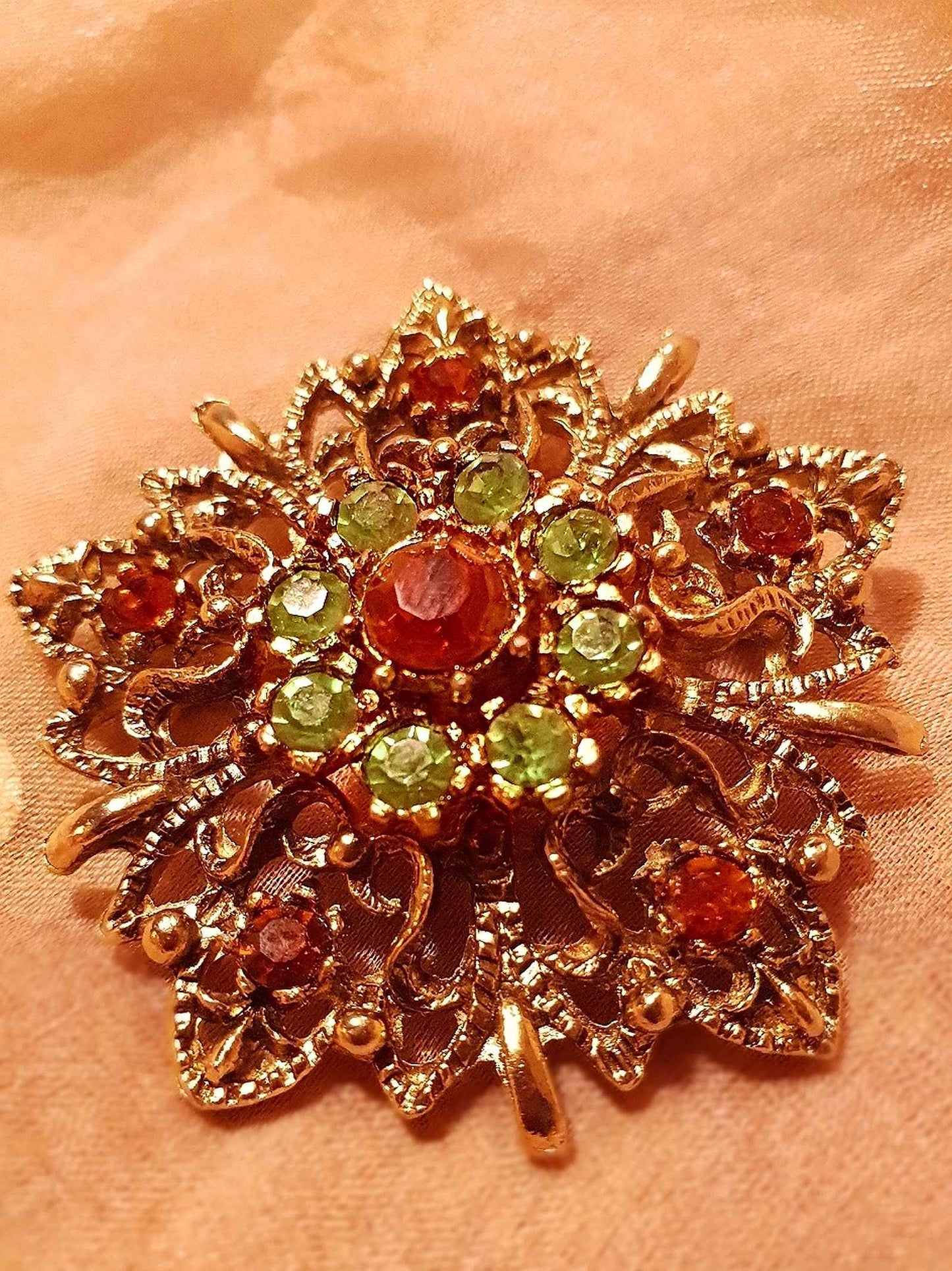 Vintage 1960s Hollywood Rhinestone Victorian Style Brooch
