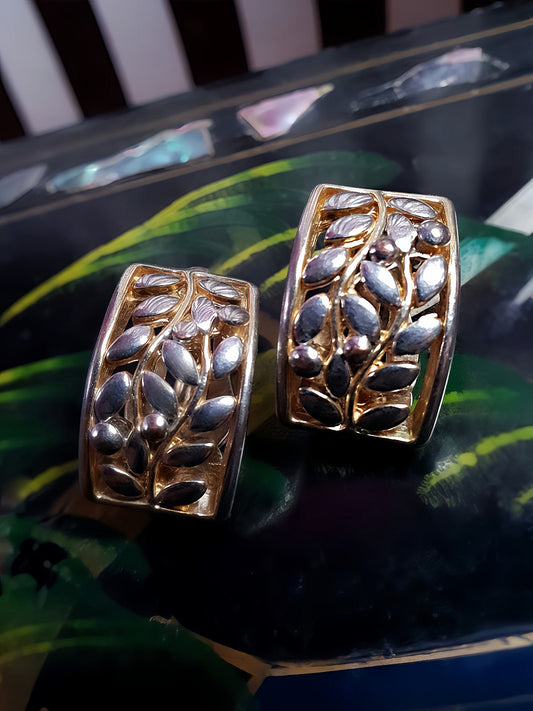 Vintage 1970s Leaf Earrings Clip-On