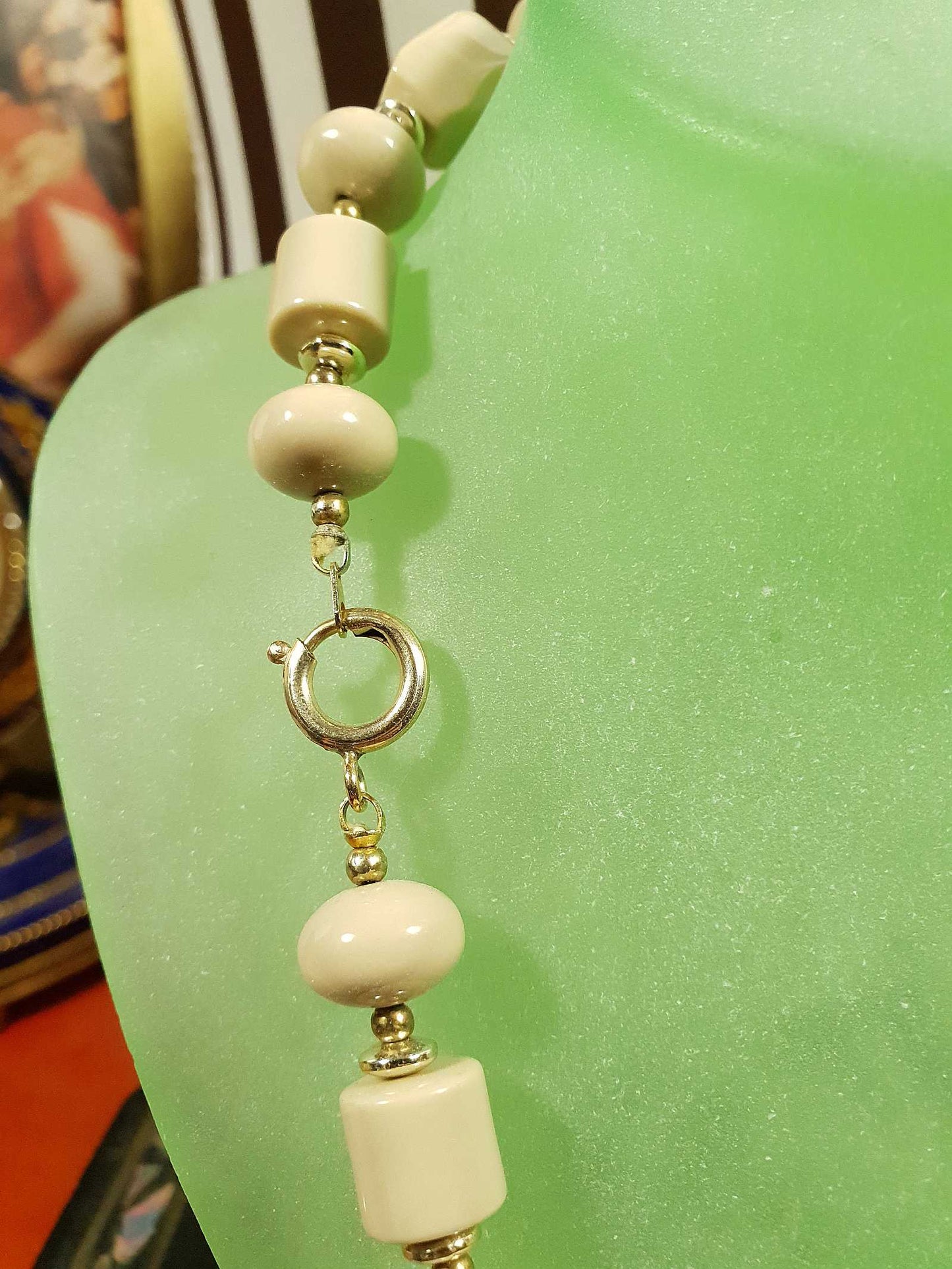 Vintage 1970s Beige Beaded Necklace 18" Gold Tone Retro