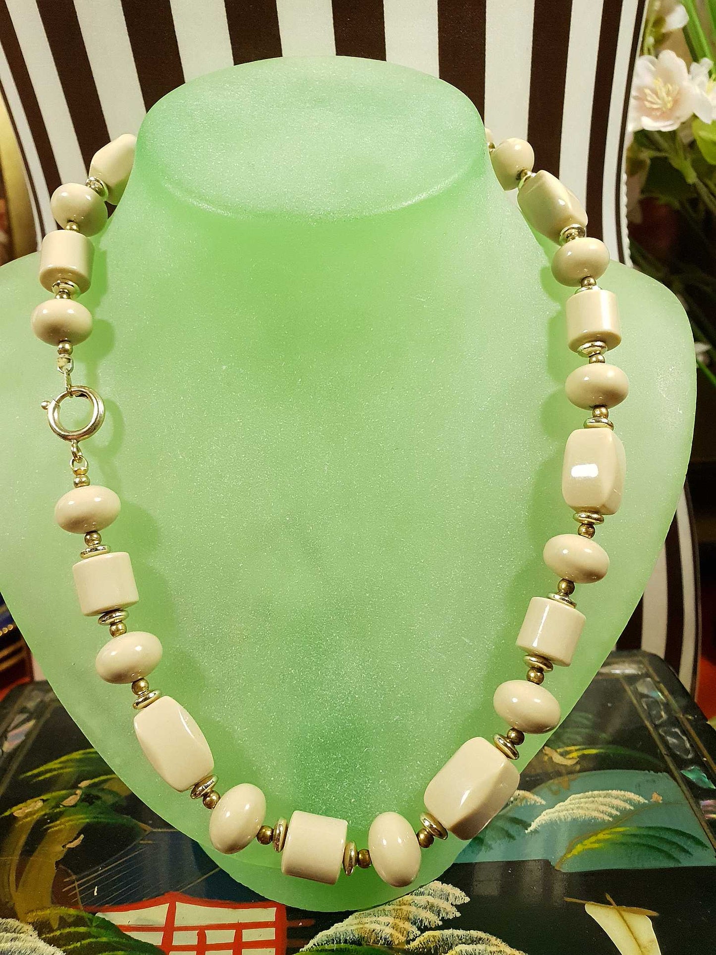 Vintage 1970s Beige Beaded Necklace 18" Gold Tone Retro