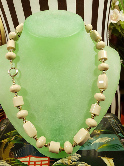 Vintage 1970s Beige Beaded Necklace 18" Gold Tone Retro
