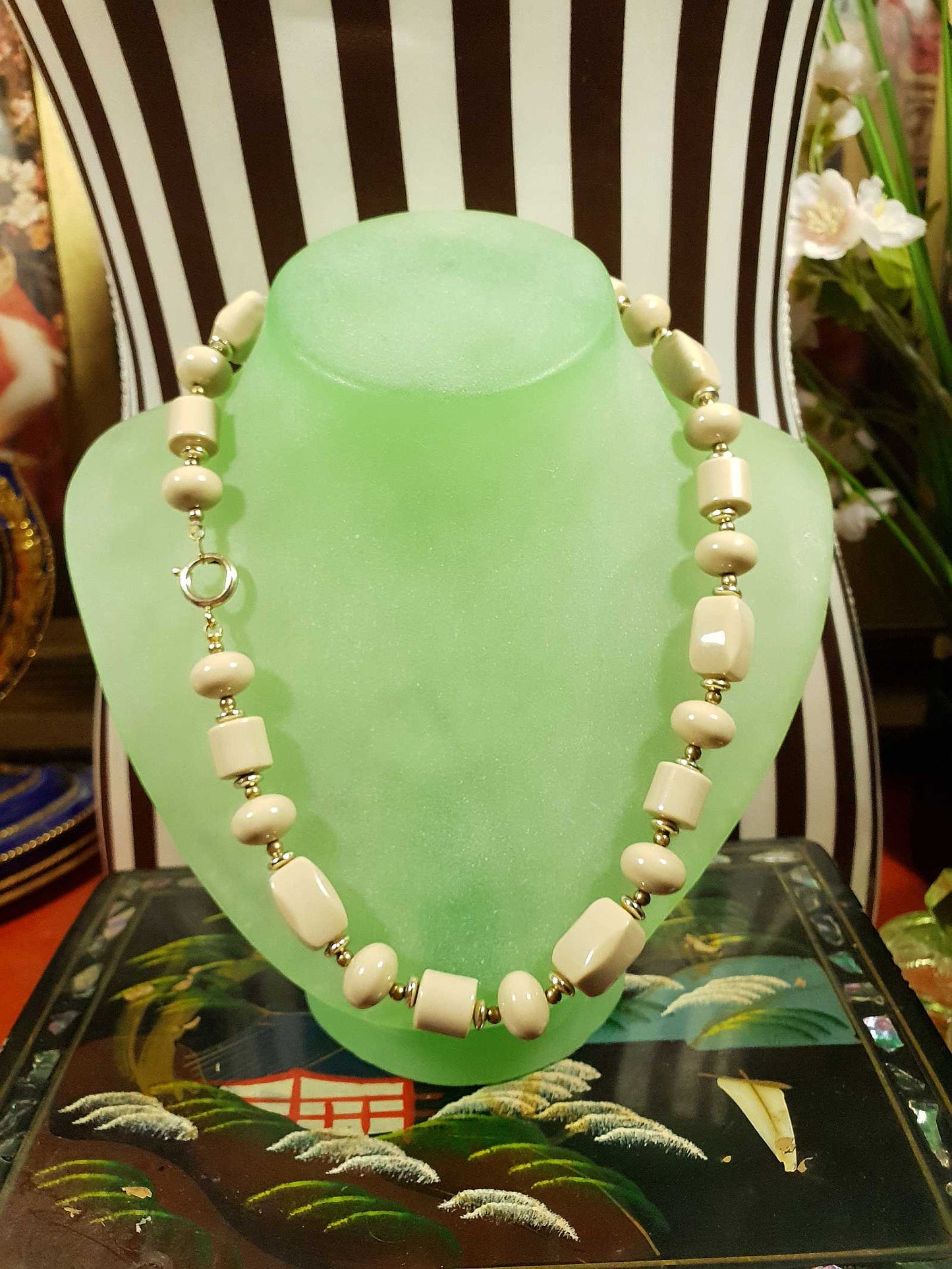Vintage 1970s Beige Beaded Necklace 18" Gold Tone Retro