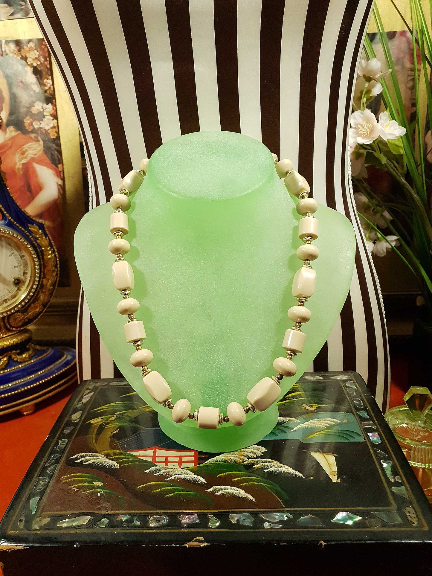 Vintage 1970s Beige Beaded Necklace 18" Gold Tone Retro