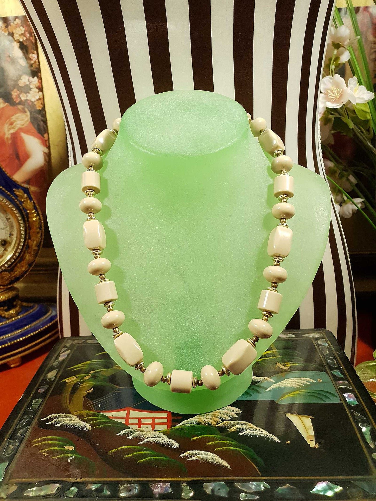 Vintage 1970s Beige Beaded Necklace 18" Gold Tone Retro