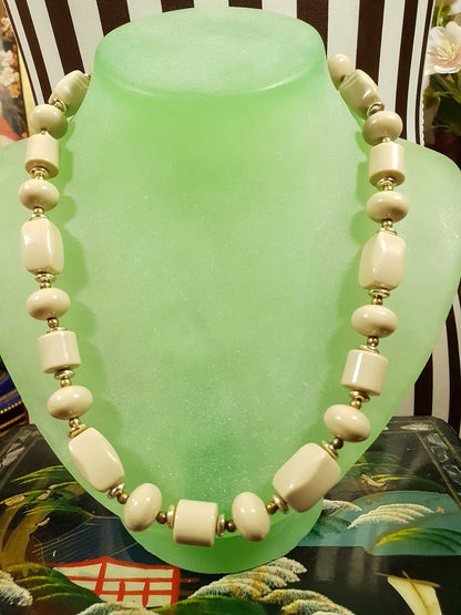 Vintage 1970s Beige Beaded Necklace 18" Gold Tone Retro