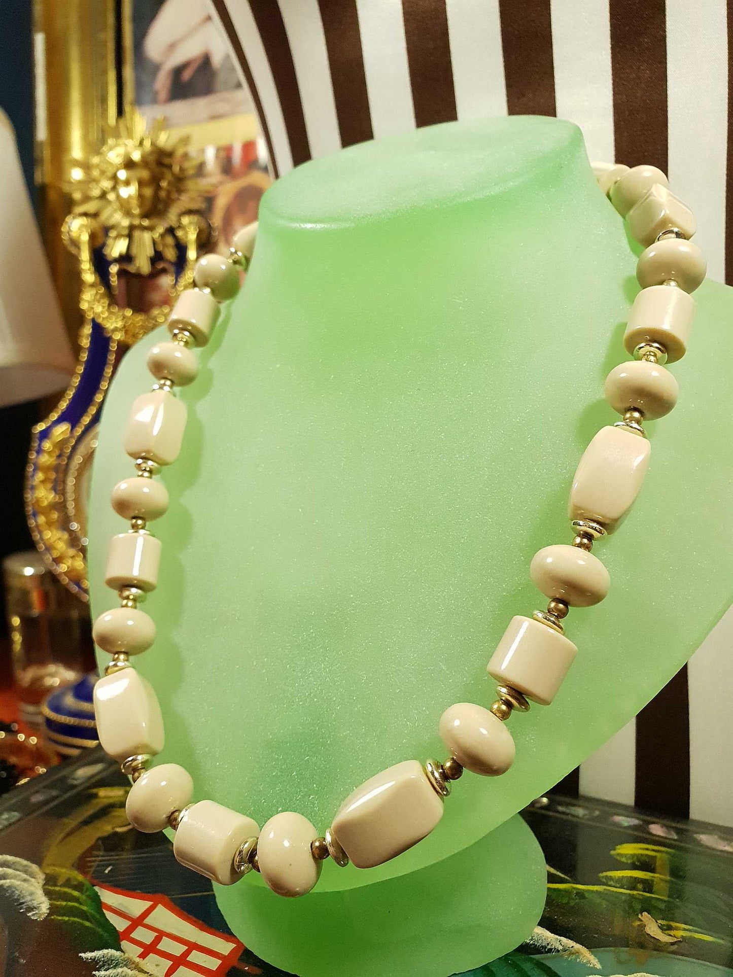 Vintage 1970s Beige Beaded Necklace 18" Gold Tone Retro