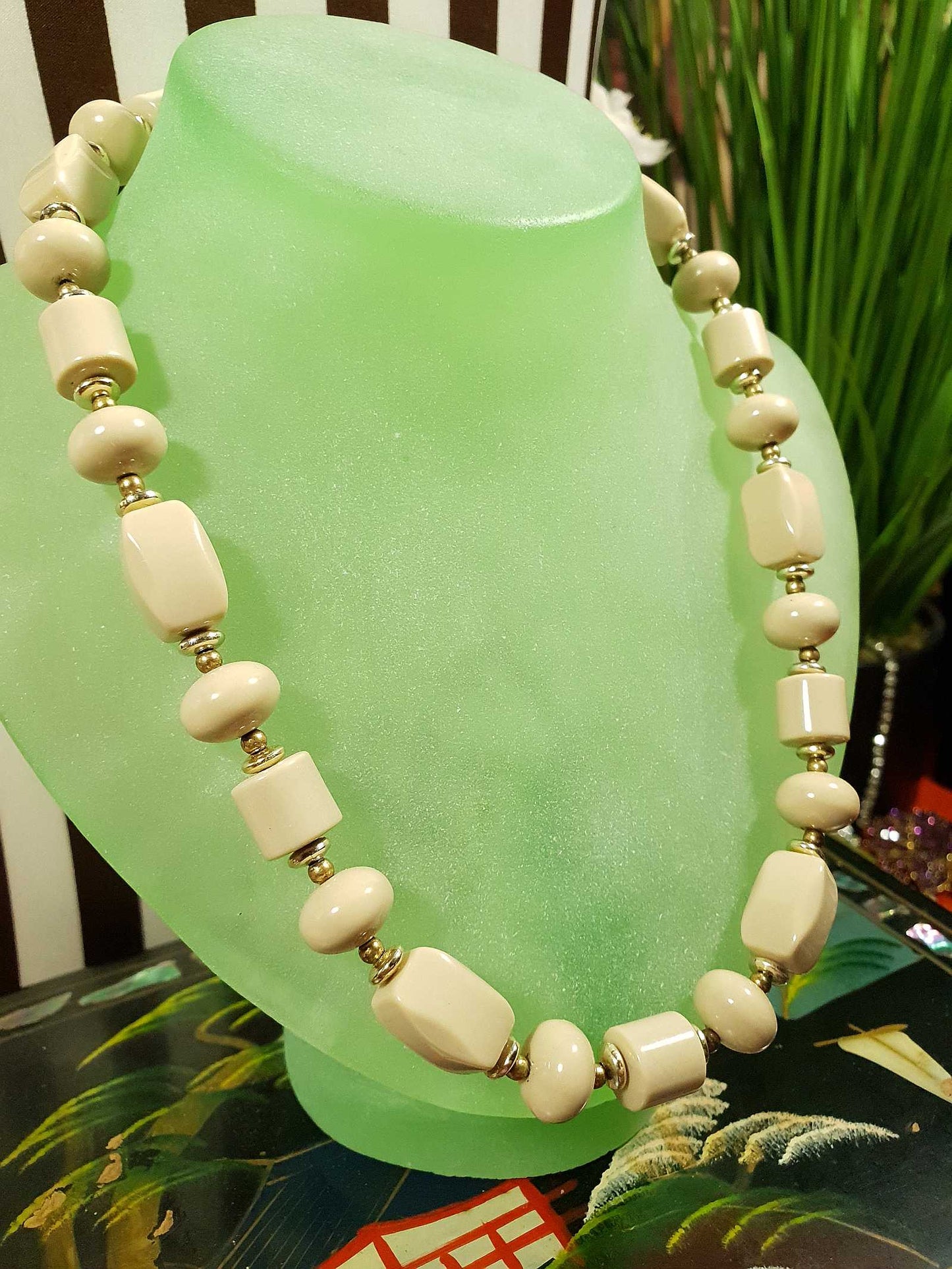 Vintage 1970s Beige Beaded Necklace 18" Gold Tone Retro