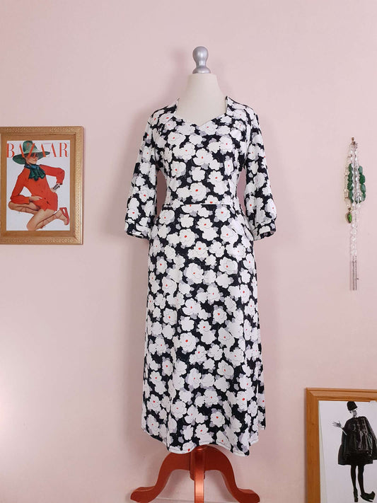 Vintage 1970s Floral Midi Dress Black White Orange Flowers Size 8 / 10